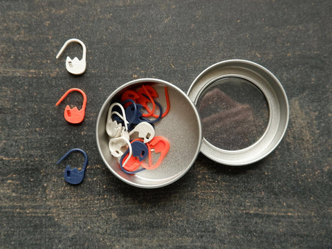 Tulip shaped locking stitch markers