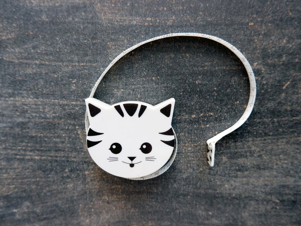 Retractable tape measure with a cat face